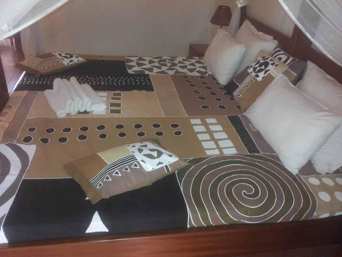 Airport Guesthouse Entebbe Bagian luar foto